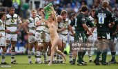 Streakers on the field5.jpg