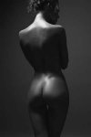 black-and-white-photography-of-nude-girl-naked-woman-back-beautiful-female-spine-400-164313062.jpg