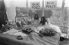 Bed-In_for_Peace,_Amsterdam_1969_-_John_Lennon_&_Yoko_Ono_17.png